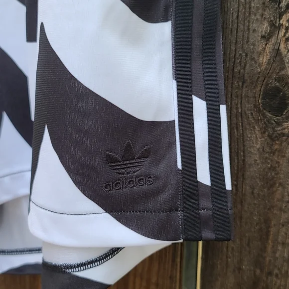 adidas originals X Marimekko Primegreen Sustainable Athletic Shorts Plus Size 2X - Picture 8 of 16